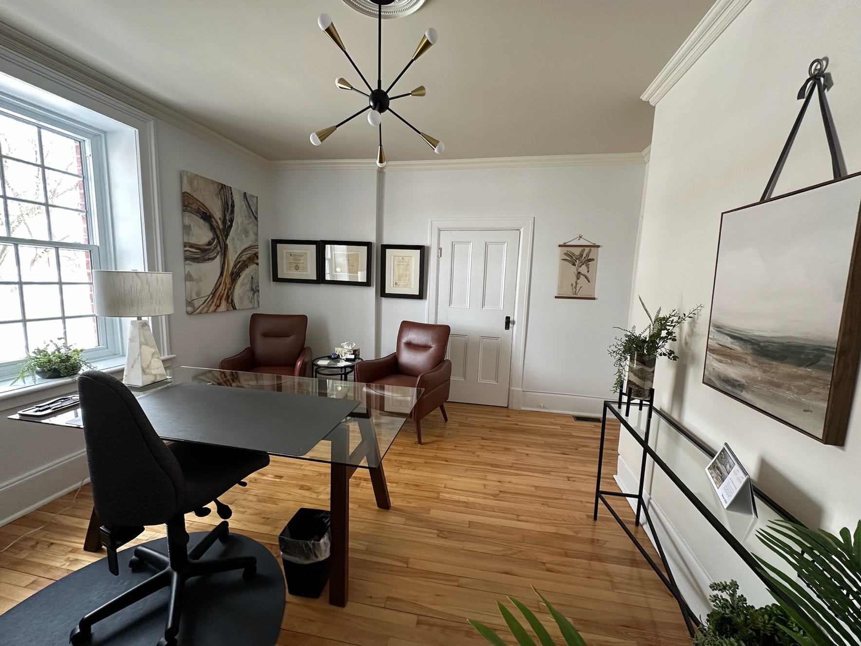 Bureau privé pour rencontre de clients.